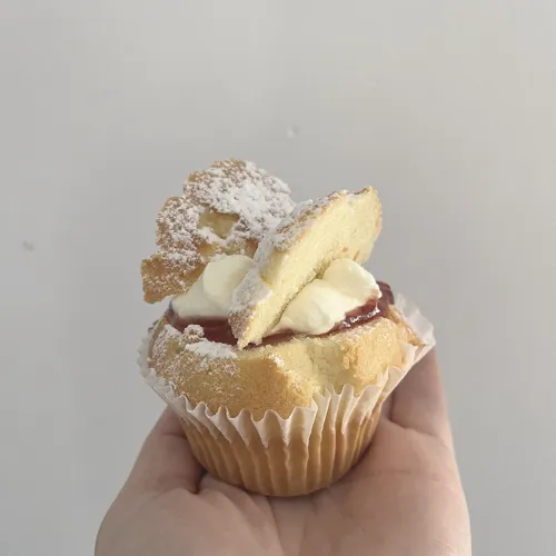 Cupcake en la mano (foto ilustrativa)